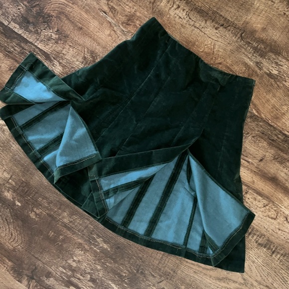 90’s Nicole Farhi Deep Emerald Green Pleated Panel Velvet Skirt, Size Medium - Picture 5 of 12